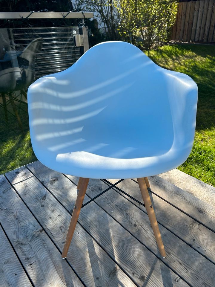Vitra Eames Chair *Dupe* Weiss in Gauting