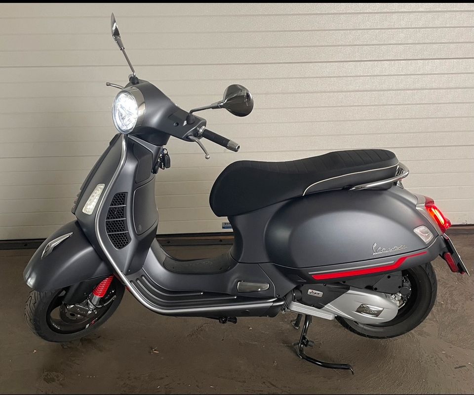 Vespa Gts 125 Super Sport Grau in Erftstadt