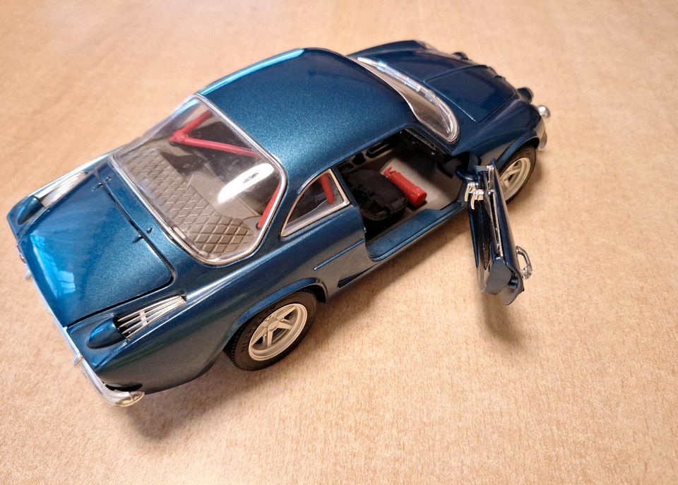 Modellauto Burago alpine A 110 1:16 in Apolda