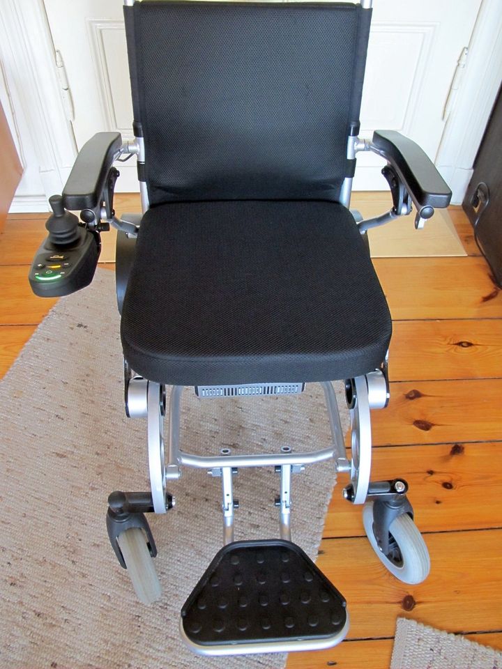 Faltbarer Elektrorollstuhl Freedom Chair A08L in Berlin