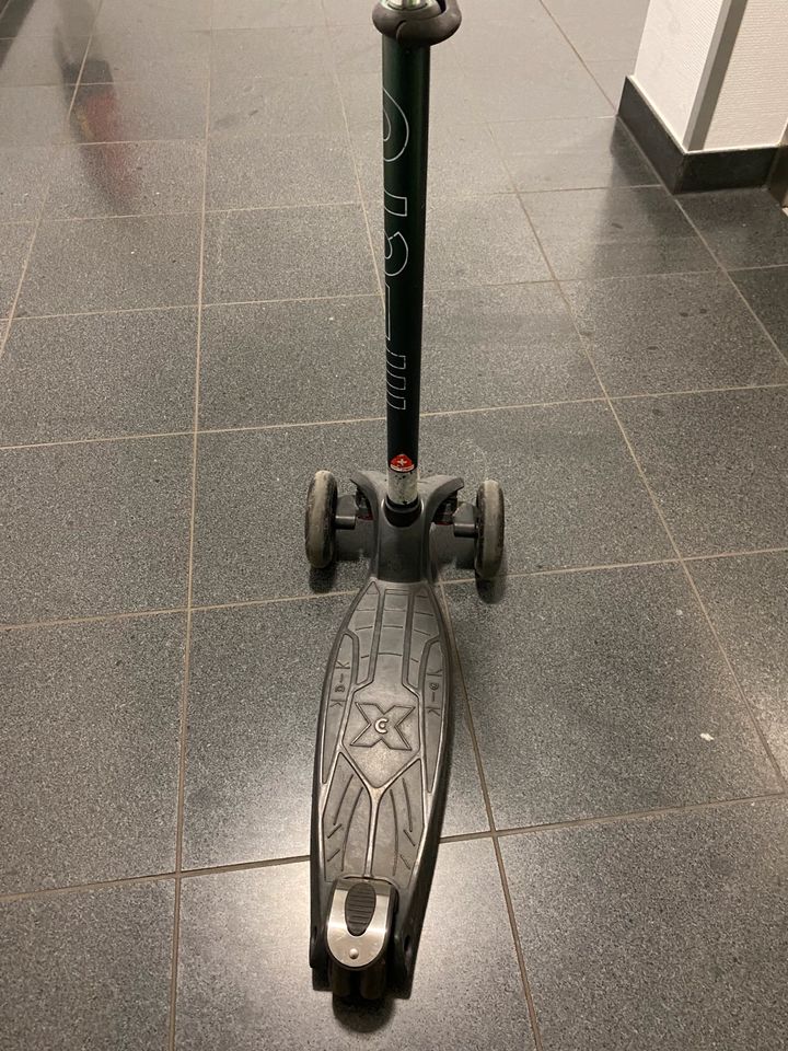 Micro Kickboard Maxi Kinder Scooter Roller in Frankfurt am Main