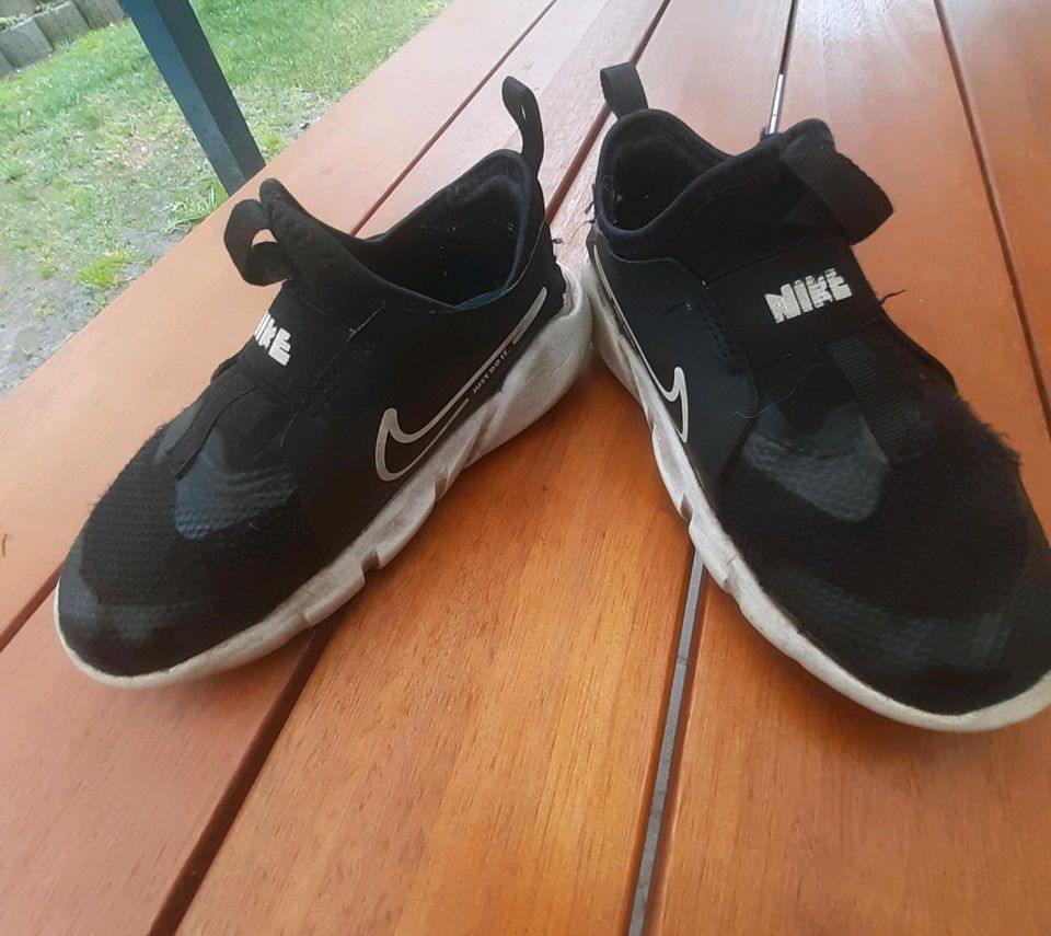 Nike Kinder Schuhe größe 27 in Lastrup