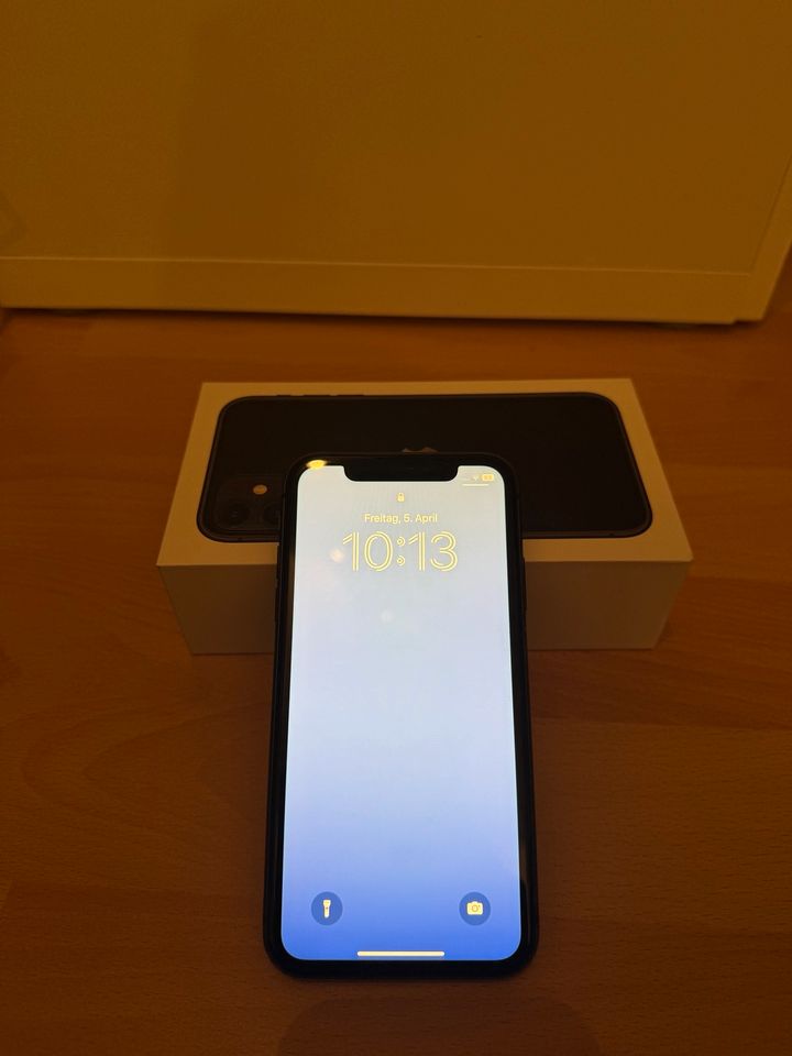 iPhone 11 64 GB 94% Akkukapazität in Hamburg