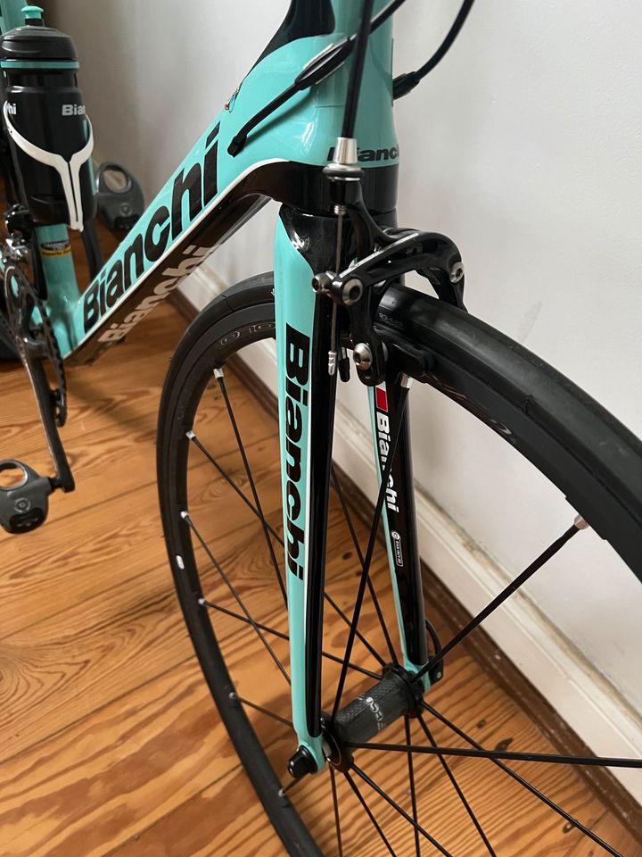 Bianchi Infinito CV Carbon RH 59cm Campagnolo Athena neuwertig in Reinbek