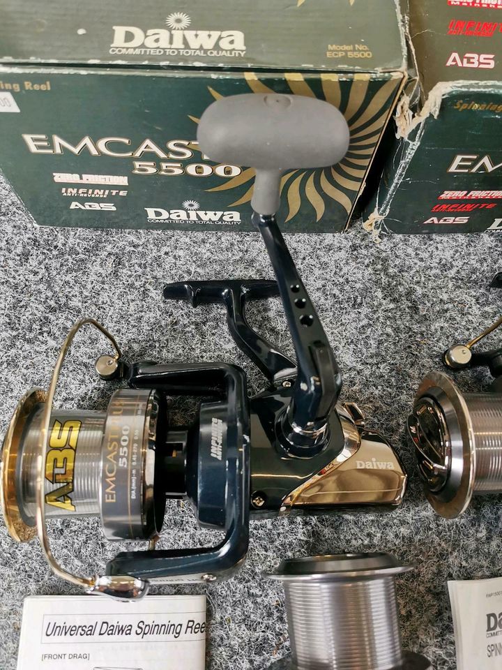 2× Daiwa Emcast Plus 5500 + E-Spulen Angelrollen Karpfenrollen in Bad Bentheim