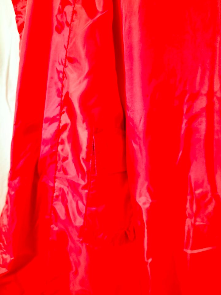 Rote Regenjacke Gr. 52 - für Männer und für Frauen in Trogen