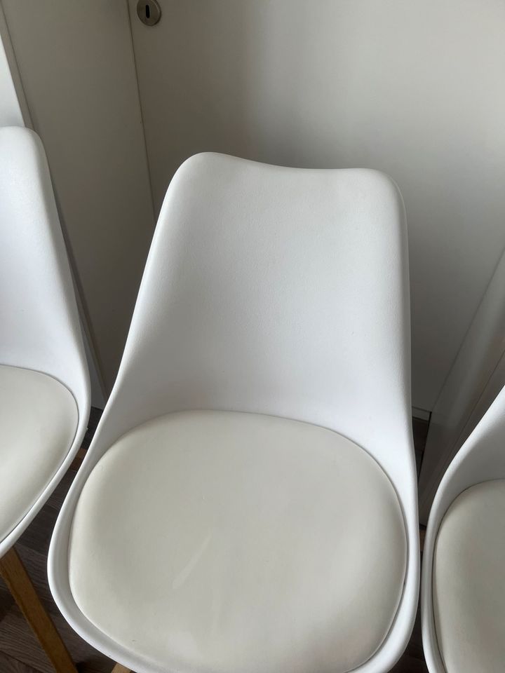 Stühle (4 Stück) weiß in Aßlar
