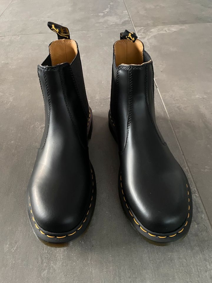 Dr. Martens Chelsea Boots in Baesweiler