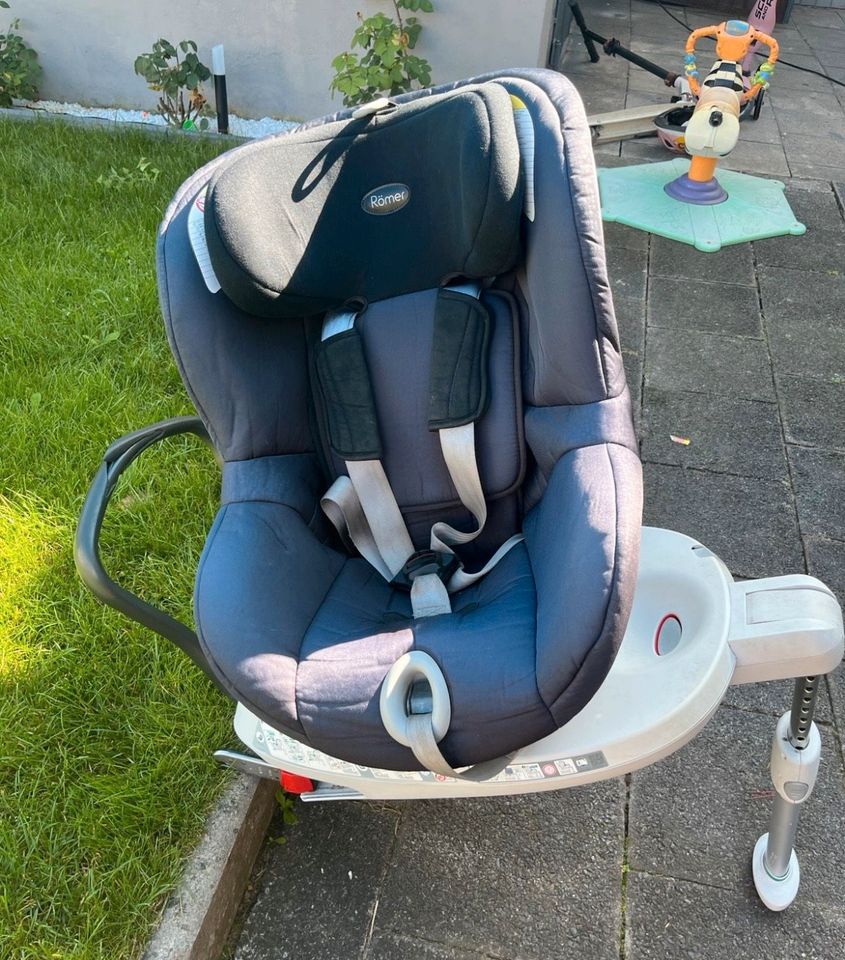 Kindersitz Römer Britax dualfix in Dreieich