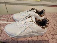Neue Adidas Schuhe mit Leoparden Optik 9 1/2 Nordrhein-Westfalen - Hagen Vorschau