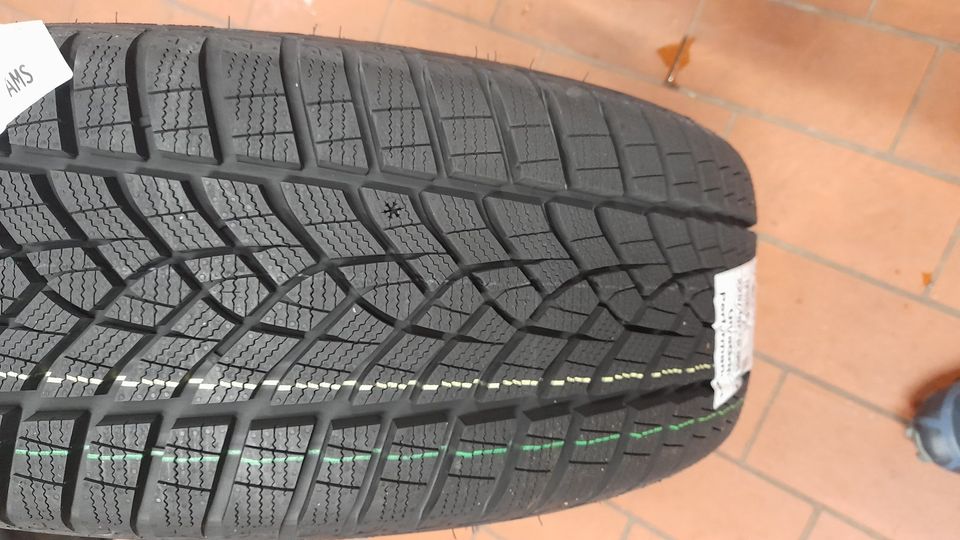 4 neue Alu Felgen mit Winterreifen 225/45 R19 96V Good Year in Nideggen / Düren