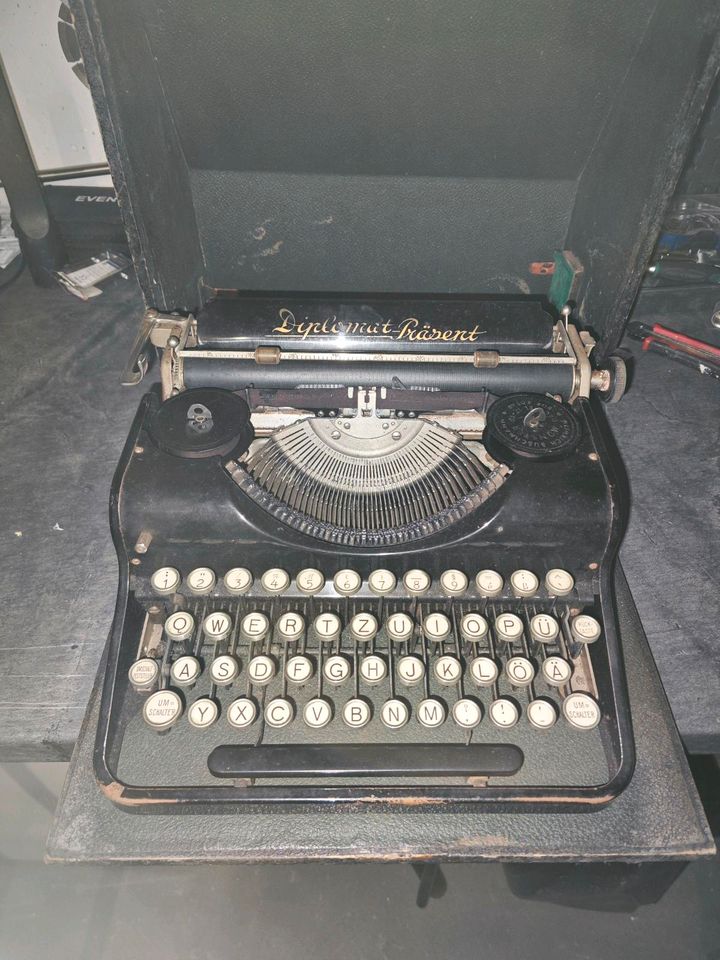 Schreibmaschine "Diplomat Present" in Niederkassel