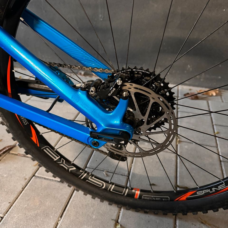 Canyon Strive CF 9.0 Race blau Carbon Enduro in Gemmingen