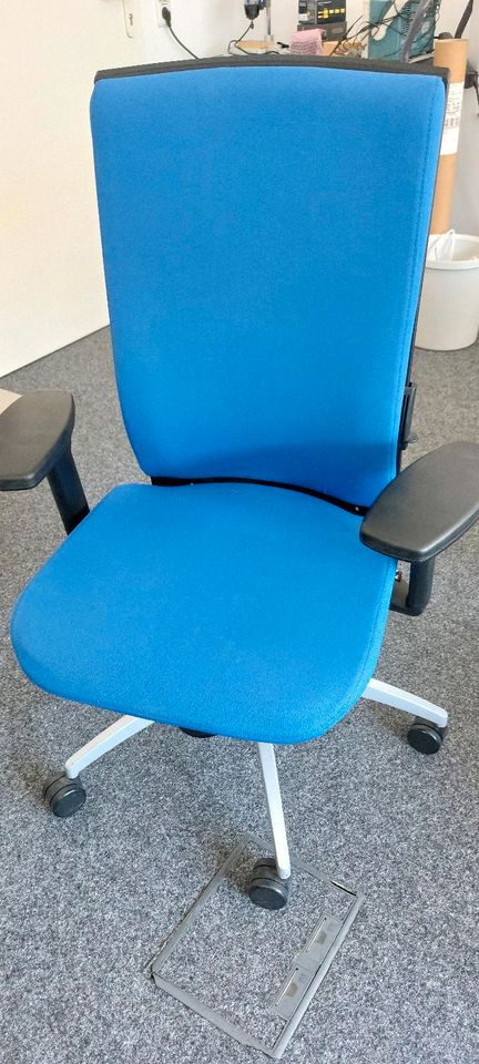 König + Neurath Bürostuhl blau in Büttelborn