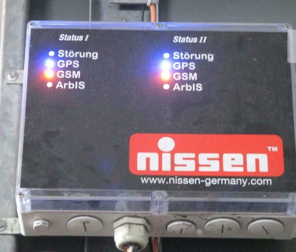 Nissen Verkehrsleittafel Absperrtafel Verkehrsleitanhänger GPS in Selters