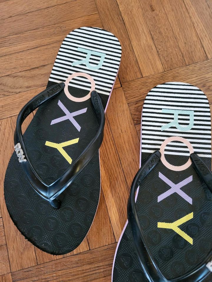 Roxy Sandlen/ Zehentrenner/ Badeschuhe Gr. 34 in Aufhausen