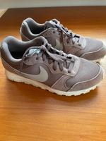 Nike MDRunner Gr. 40 Farbe Plum Bayern - Dießen Vorschau
