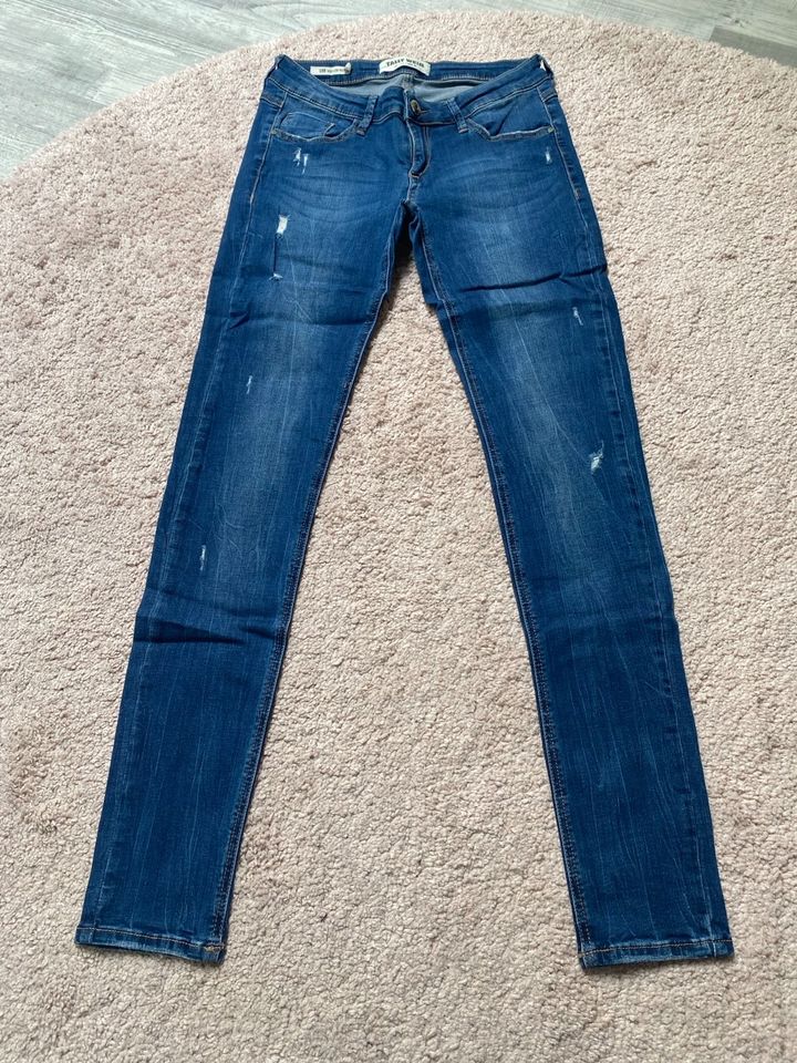 Tally Weijl Skinny-Jeanshosen Blau & Schwarz - Gr. 38 in Langenhagen