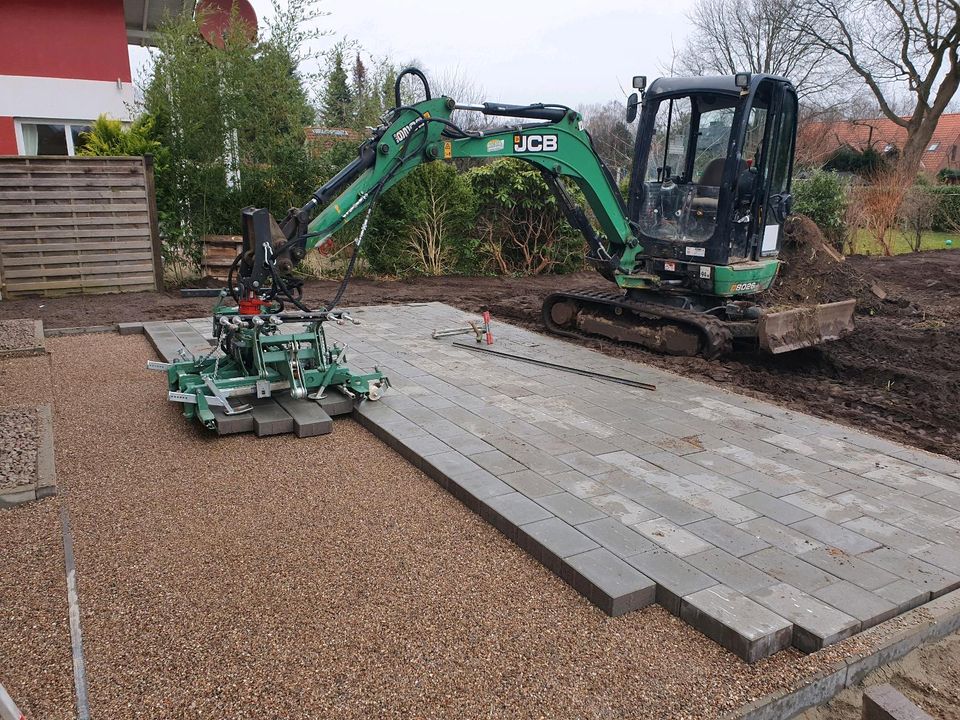 Pflasterarbeiten Beton Steine Maschine Verlegung Gartenwege in Tornesch