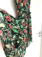 Kleid Blumen geblümt Faltenrock Sommerkleid Blumenkleid Kr. München - Hohenschäftlarn Vorschau