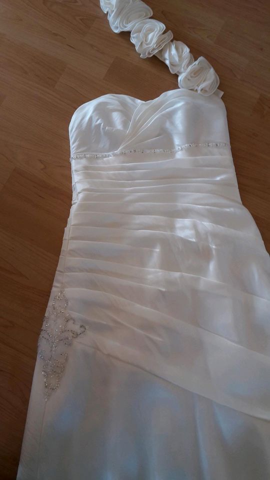 Brautkleid und Zubehör in Augsburg