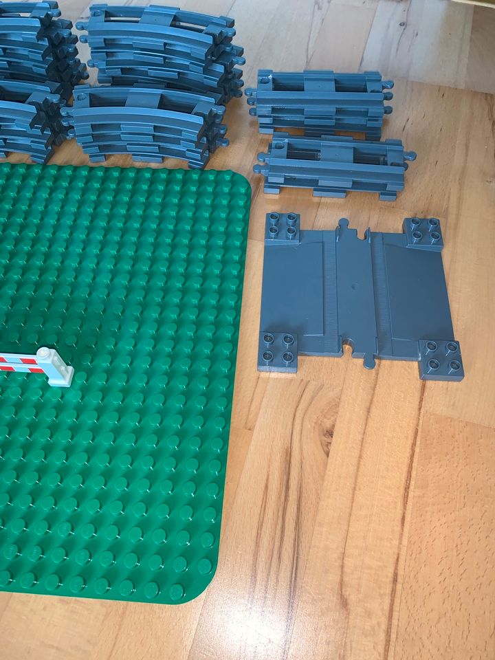 Lego Doplo Eisenbahn Schienen Weichen Bahnübergang Platte groß in Reiskirchen
