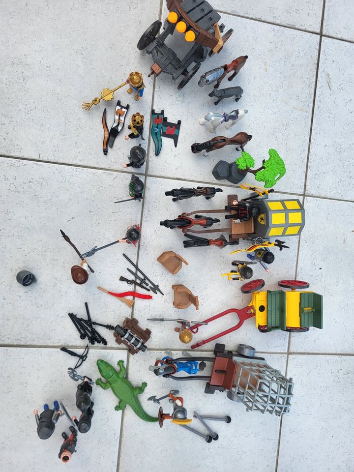 Playmobil Raubritterburg mit großem Zubehör in Leichlingen