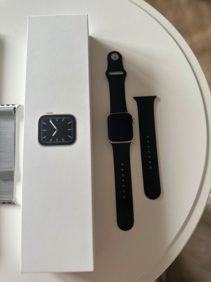 Apple Watch Series 5 | Khaki Case | silber Case | 97% A-K in Kiel