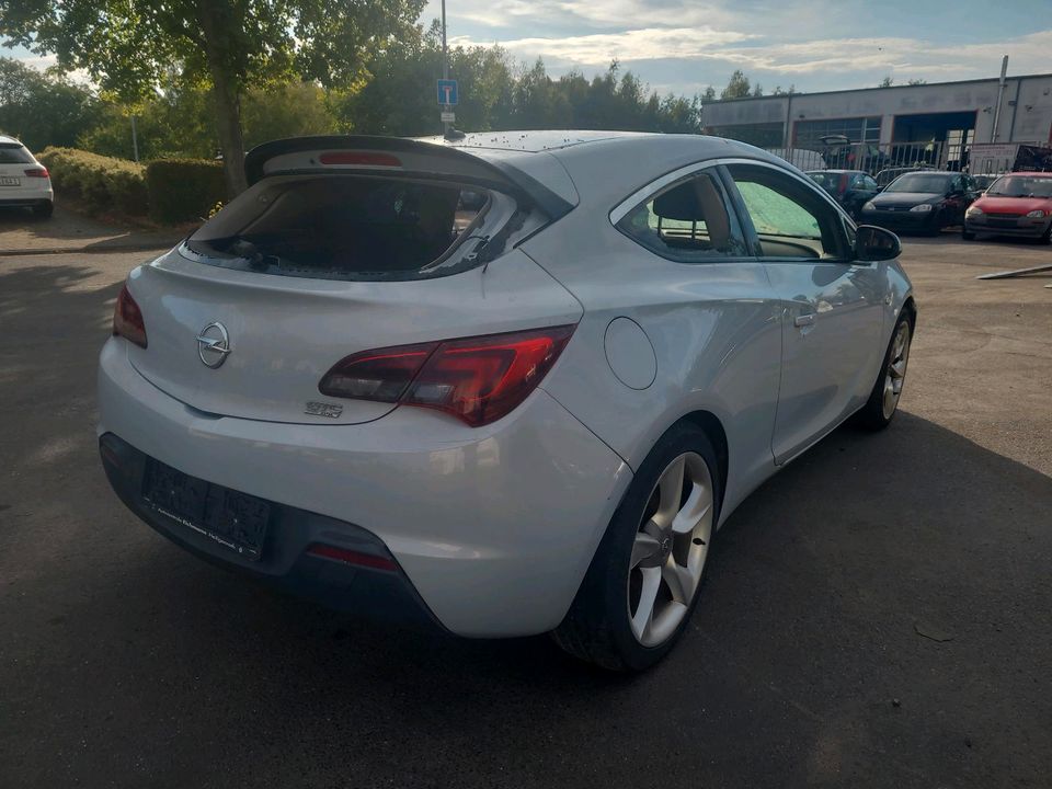 Opel astra GTC 2015bj 1,4 benzina schlachtfest ersatzteile in Polch