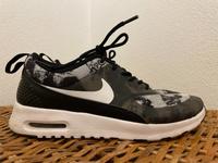Nike AirMax Thea 37,5 Schuhe Sneaker schwarz weiß Bayern - Freising Vorschau
