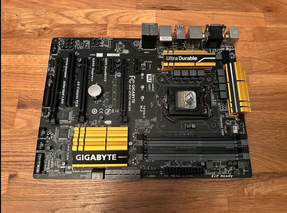 Mainboard von GIGABYTE Z97X-UD3H in Hohenwestedt