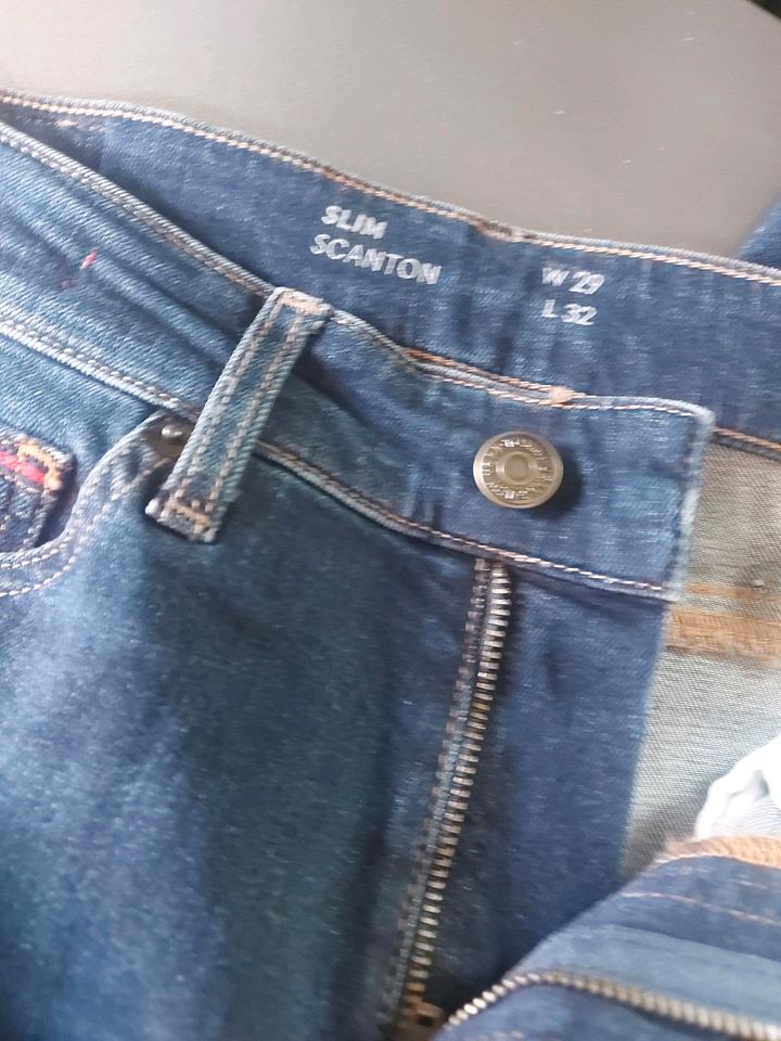 Neu Männer Jeans Tommy Hilfiger Scanton slim 29/32 in Oberhausen