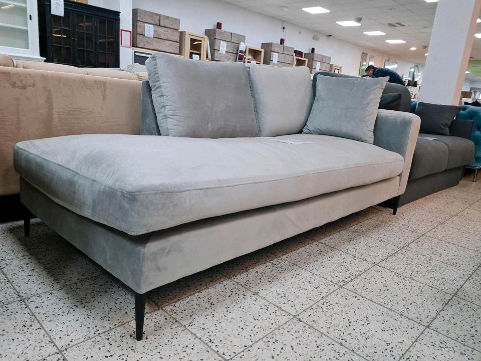 Sofa Couch Recamiere Samt grau UVP 1199€ in Herbstein