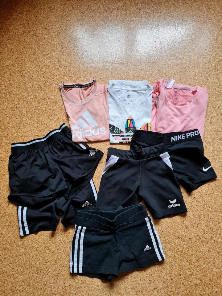 Sportpaket Adidas Erima Gr 128 140 Shorts Shirts in St. Johann