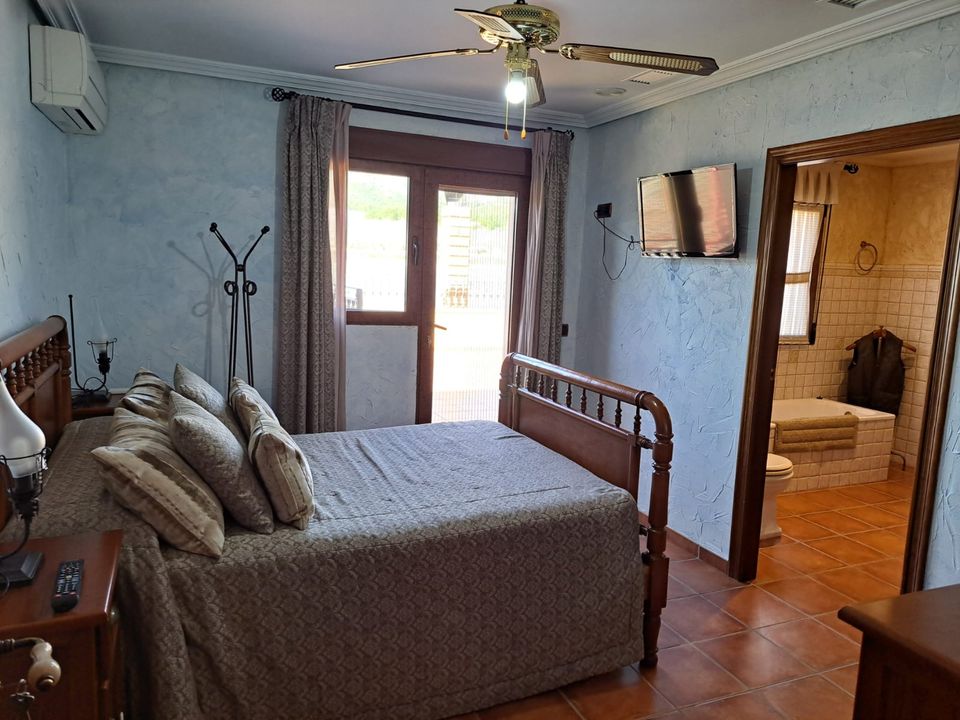 Luxuriöses Landhaus in Salinas (Alicante) mit 3 Wohnzimmern und 6 Schlafzimmern, Pool mit Jacuzzi, Tennisplatz und Garage, nur 40 Minuten vom Strand, Costa Blanca / Spanien in Oyten