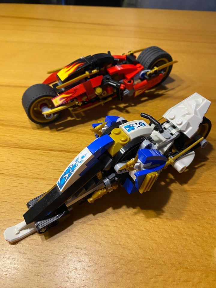 Lego Ninjago 70667 „Kais Feuer-Bike & Zanes Schneemobil“ in Hilden