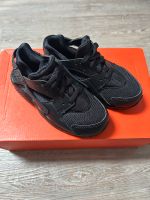 Nike Huarache run black 27,5 neuwertig Schuhe Turnschuhe sneaker Baden-Württemberg - Böblingen Vorschau