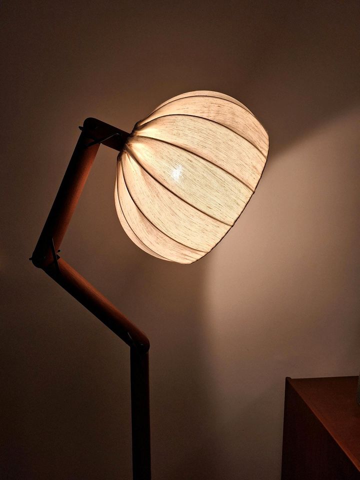 Lampe,Stehlampe,Teak, Mid Century,Vintage, Lampenschirm aus Stoff in Berlin