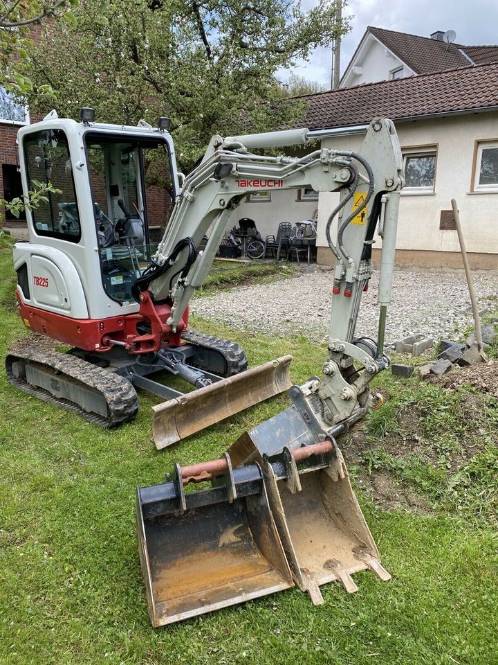 Minibagger mieten Takeuchi TB225 2,5t  Vermietung in Siegen