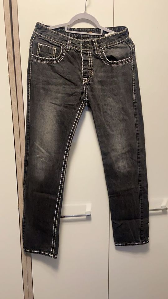 Baggy Jeans mit Design hinten neu in Hamburg