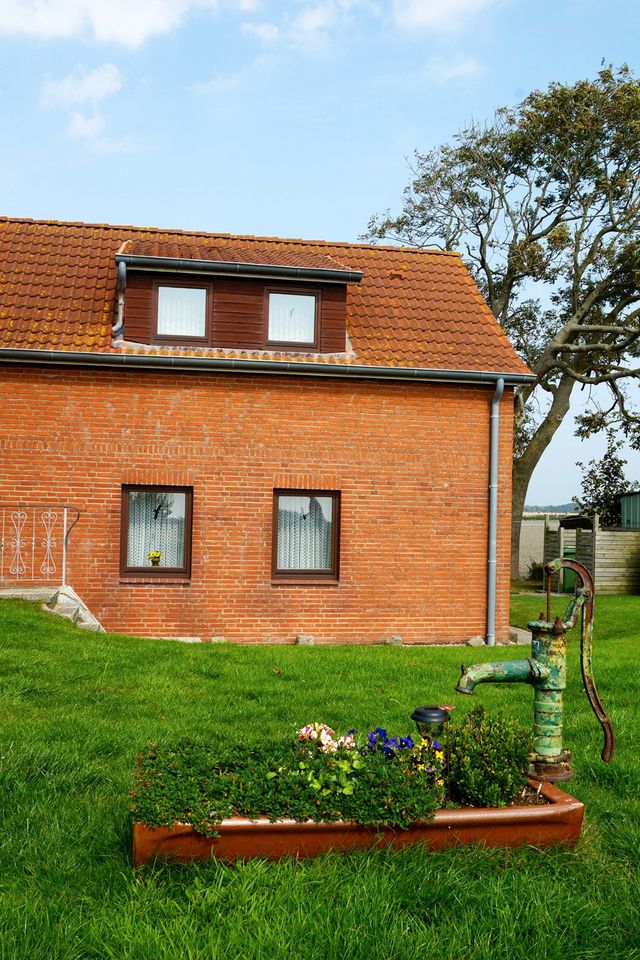 Einfamilienhaus mit zwei separaten Apartments zu verkaufen in Bosbüll 
