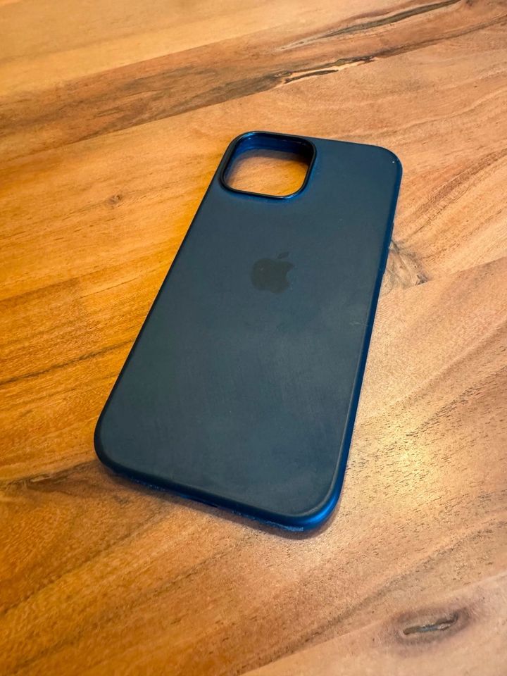 iPhone 13 Pro Max Hüllen (Leder und Silikon) in Adorf-Vogtland