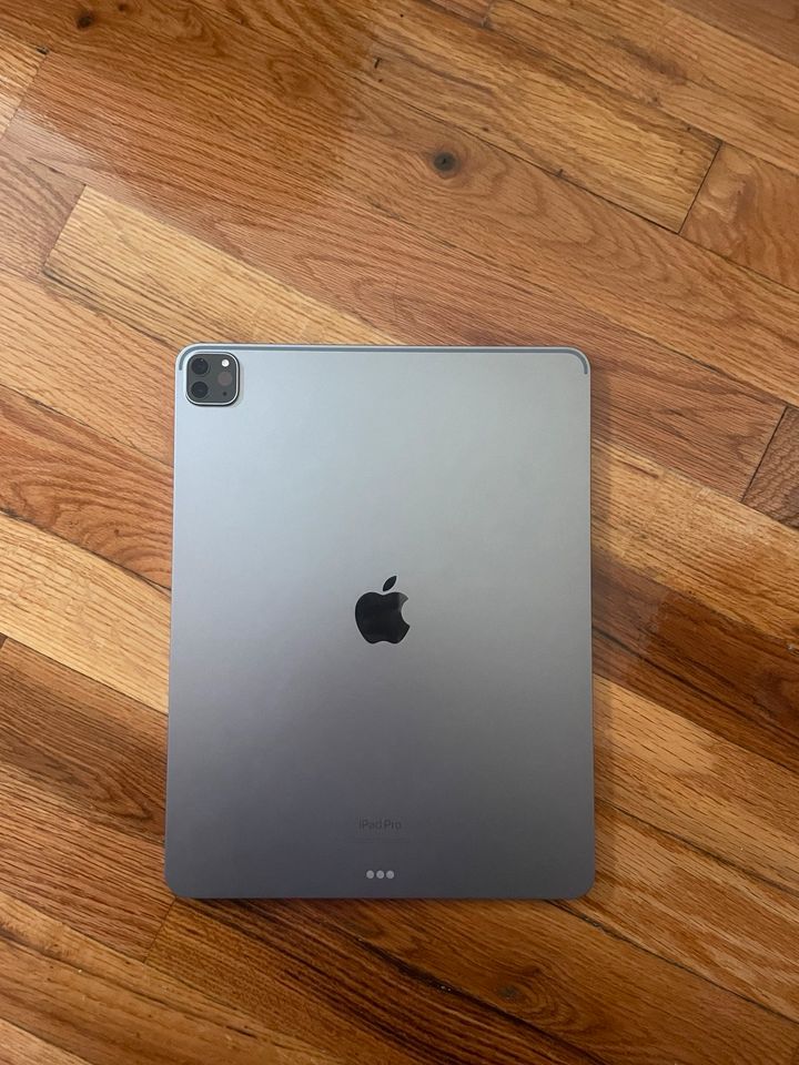 IPad Pro Gen 6 12.9inch 128GB in Weinstadt