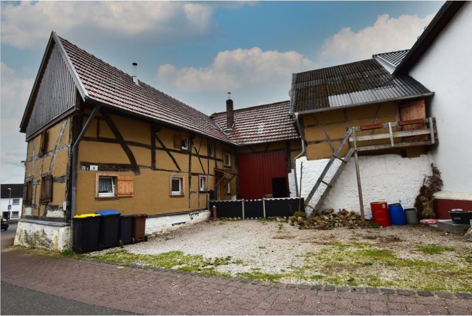 Saniertes Historisches Fachwerkhaus Bauernhaus mit Ausbaureserve Scheune und Nebengebäude in Nettersheim