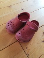 Hausschuhe Größe 24/25, Crocs in rot Bremen - Schwachhausen Vorschau