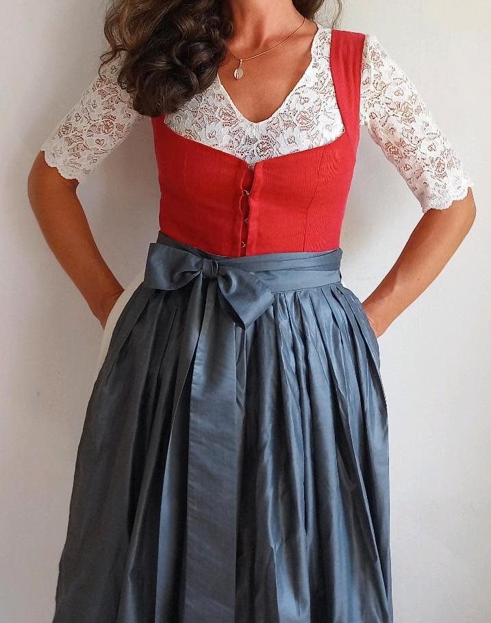 Dirndl Scarlet 2 Schürzen Handmade Samt Rot XL 42, 2XL 44 in Kranenburg