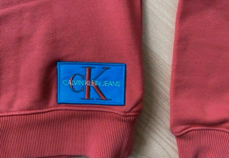 Calvin Klein Hoodie Sweatshirt Pullover Gr.XS rot in Bad Schwalbach