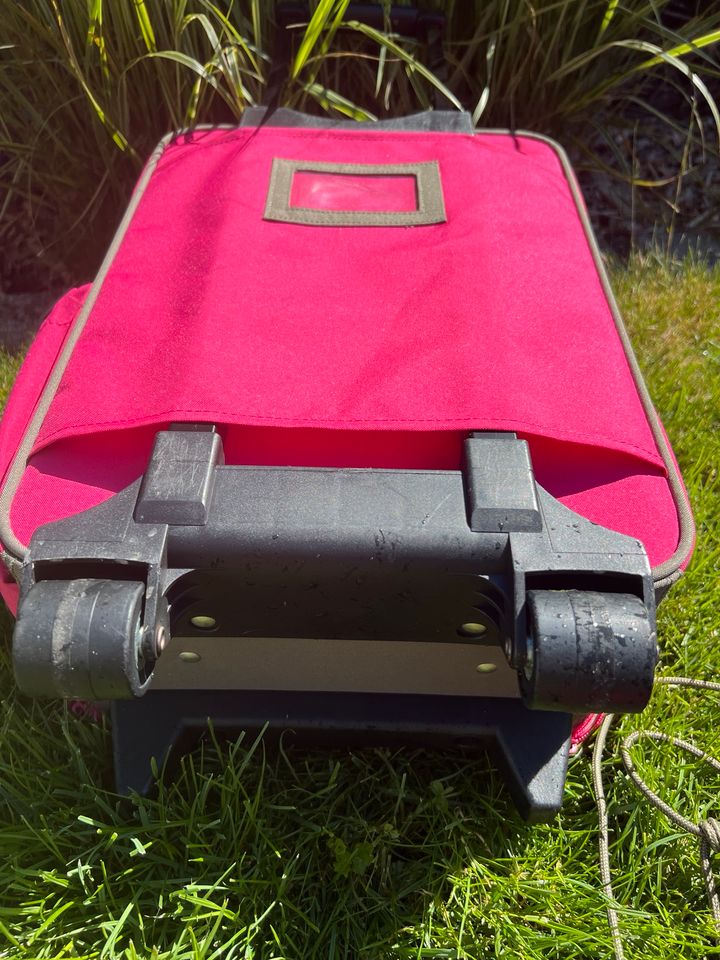 Lässig Trolley mit Waschtasche und Beutel in Gerolsbach