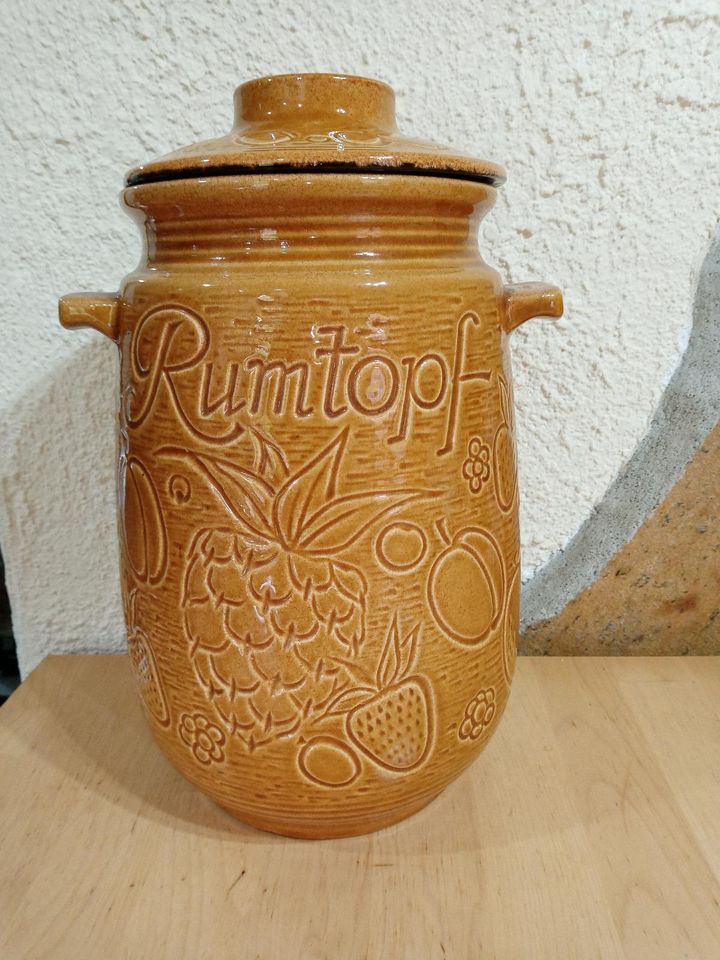 Rumtopf/Steingut in Daun