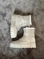 bench Stiefel Beige/Creme 40 Niedersachsen - Alfeld (Leine) Vorschau